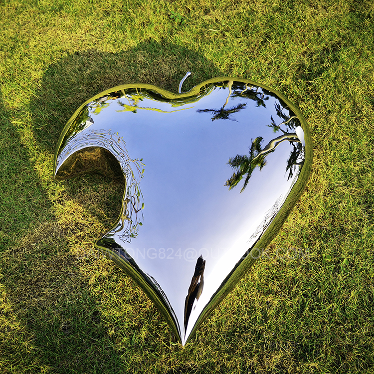 Stainless steel mirror metal heart shaped sculpture