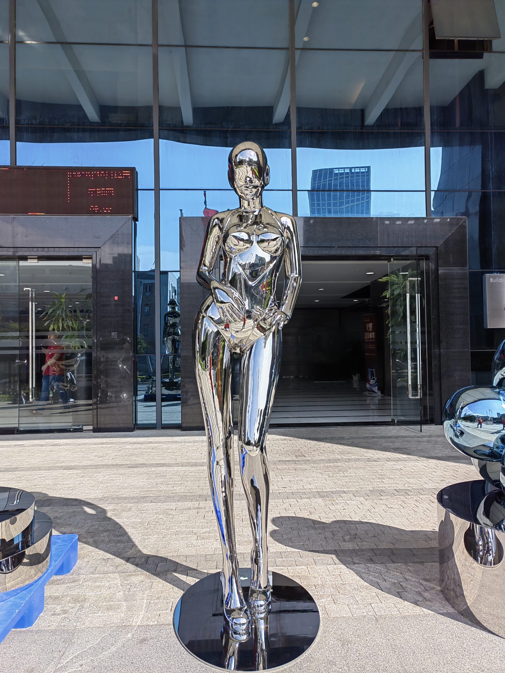 Stainless Steel Outdoor Woman Sculpture - Sculpture Factory مصنع النحت