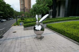 Stainless steel sculpture maintenance