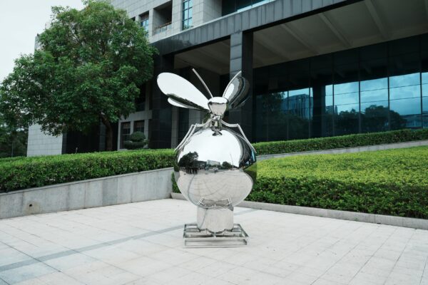 Stainless steel sculpture maintenance